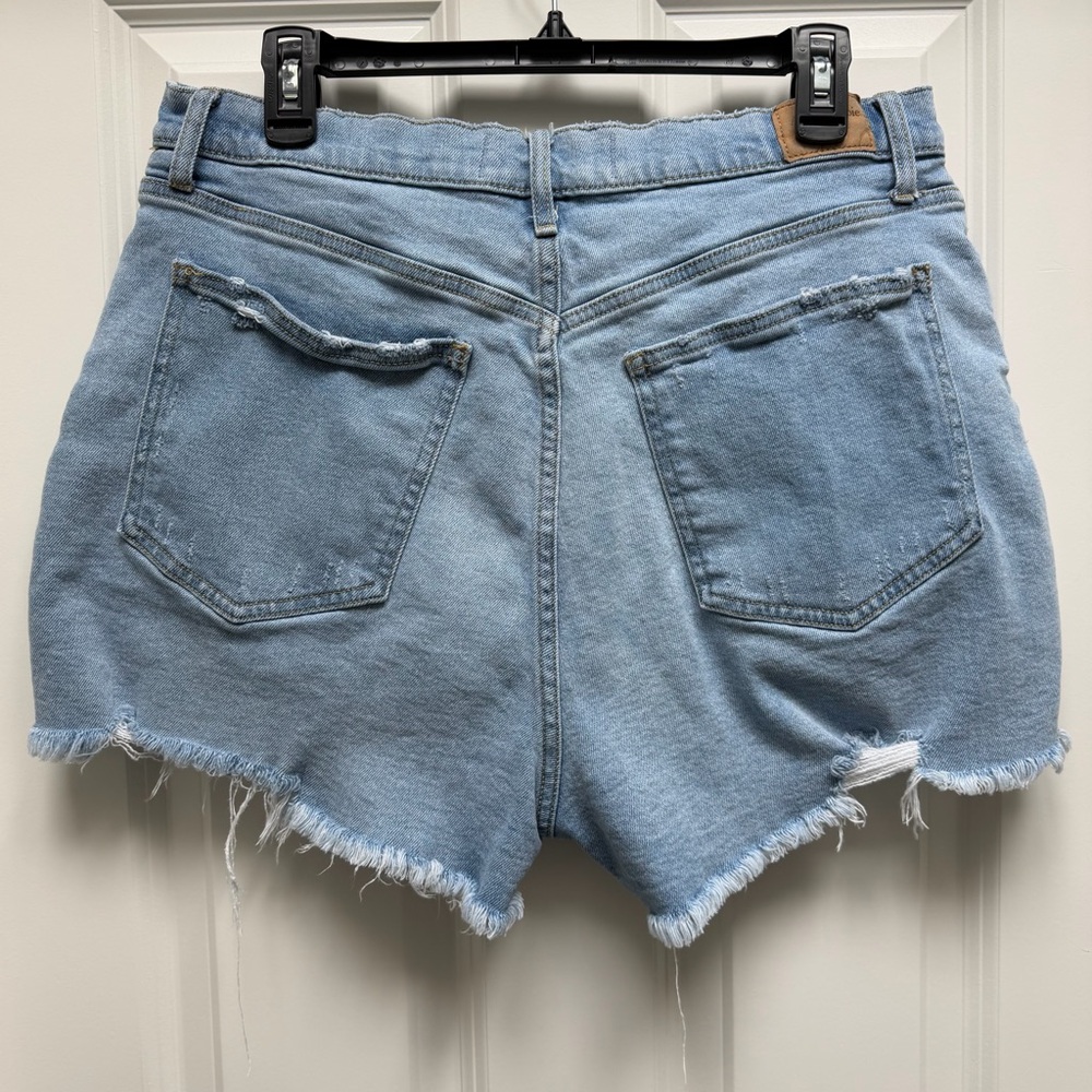 ABERCROMBIE & FITCH CURVE LOVE HIGH RISE MED WASH DISTRESSED DENIM SHORTS 33/16 - Picture 7 of 13